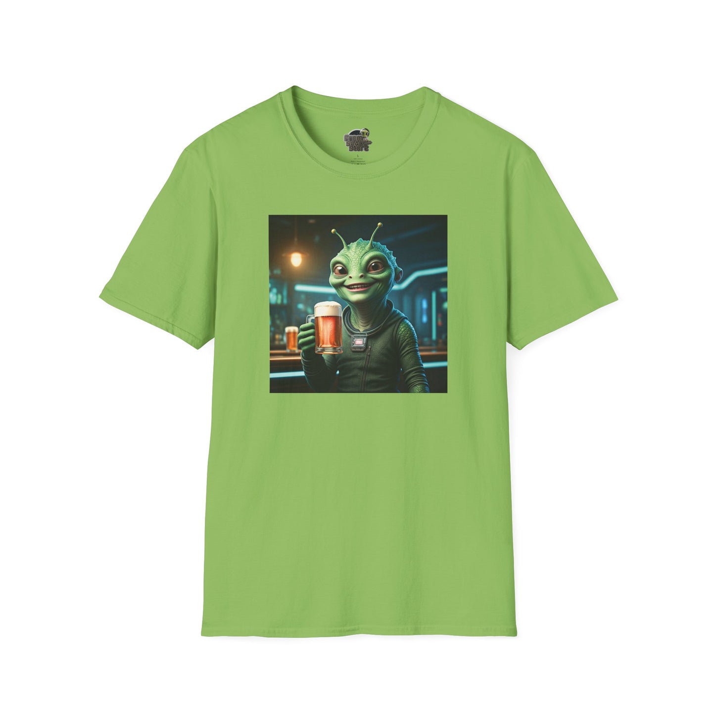 Kiwi Unisex alien woman t-shirt with Beer at the pub