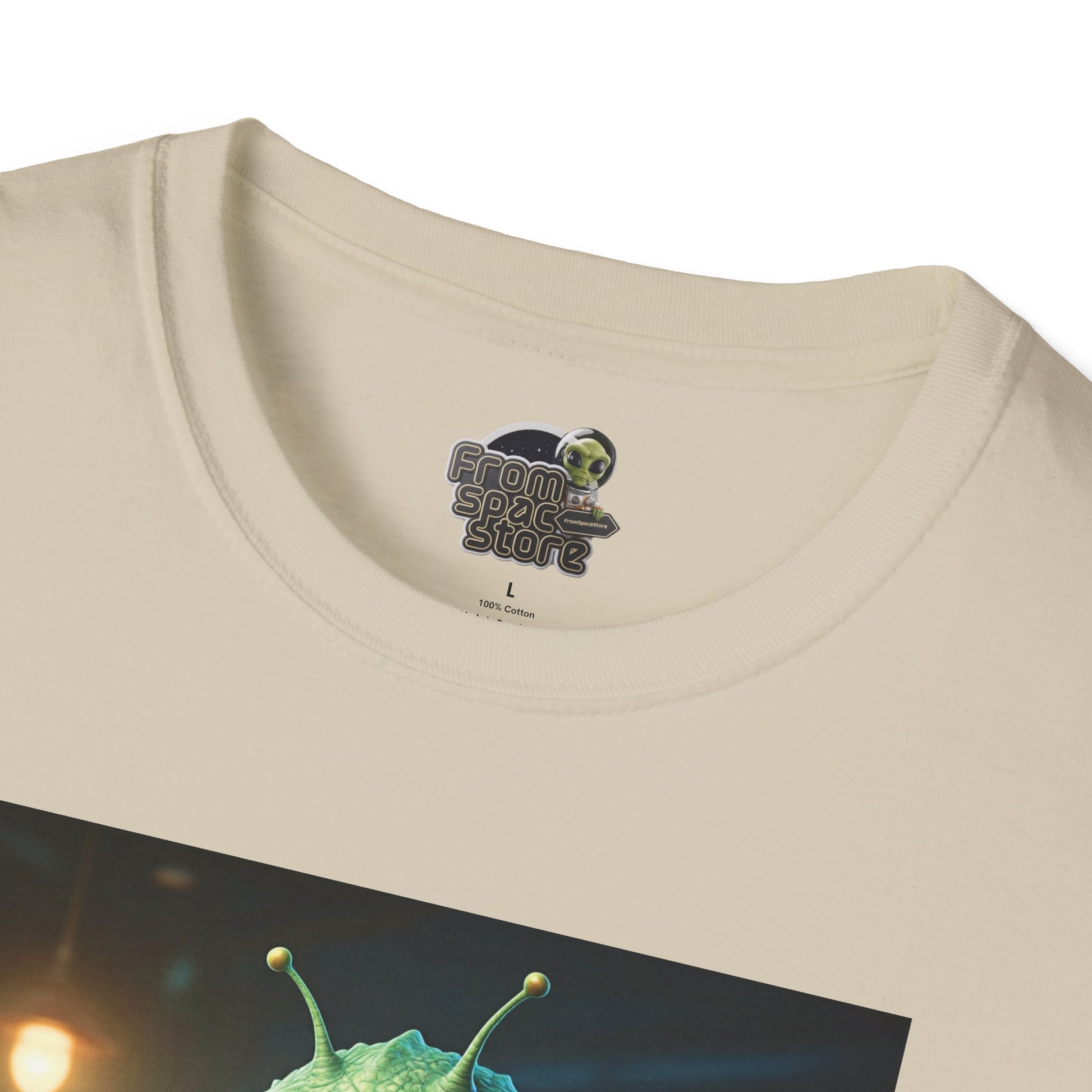 Logo brand Sand Unisex alien woman t-shirt with Beer at the pub